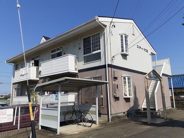 Fachada de エステートカズミ