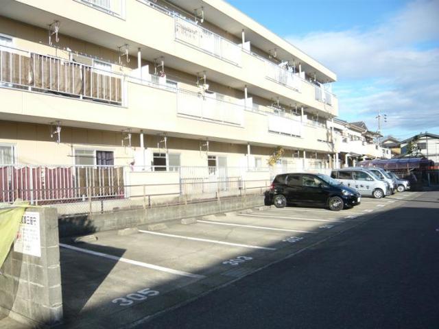 Fachada de サンパレス鈴木