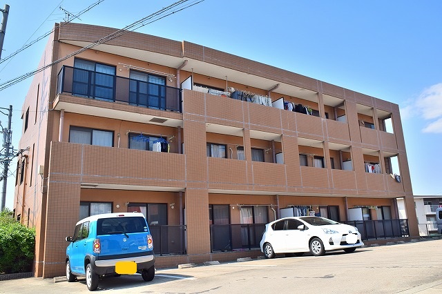 Fachada de メゾン平地