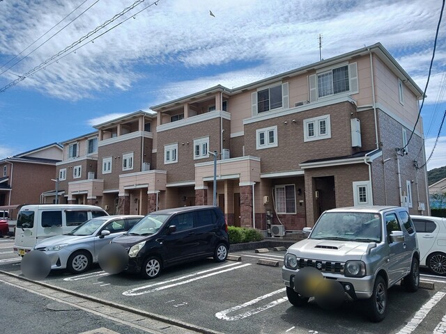 Fachada de ロイヤル　イースト