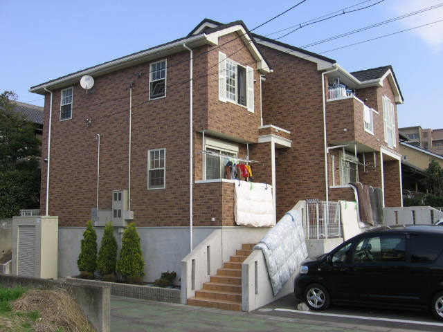 Fachada de メゾン中の池