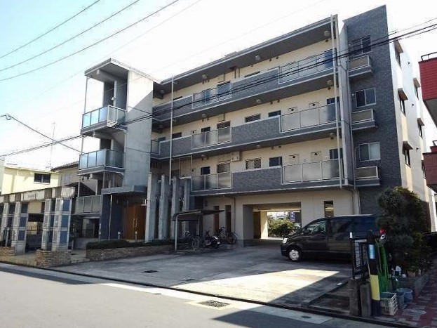 Fachada de ファミール大山