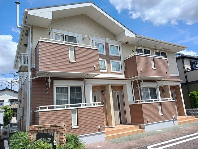 Fachada de ＦＩＮＥ２０