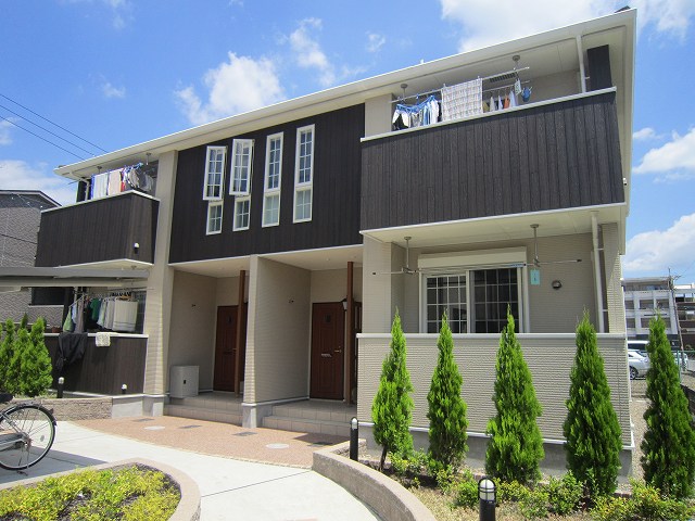 Fachada de エレガンシア　セターレ