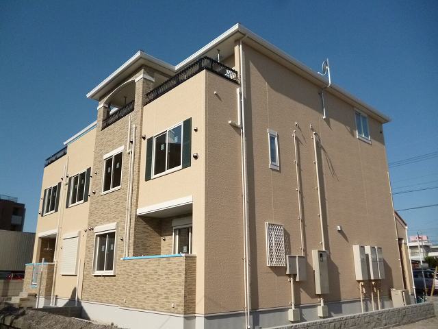 Fachada de ハピネス+