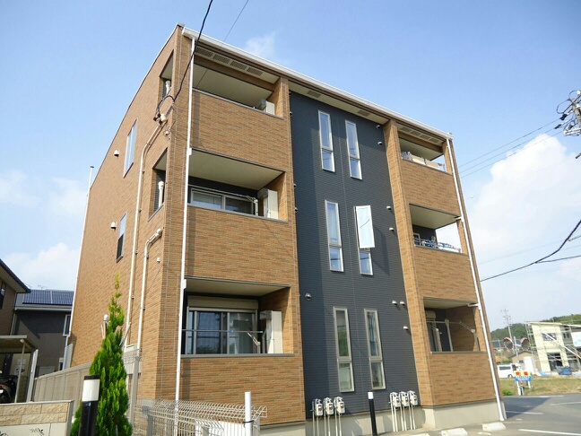 Fachada de ホワイトルーム老津