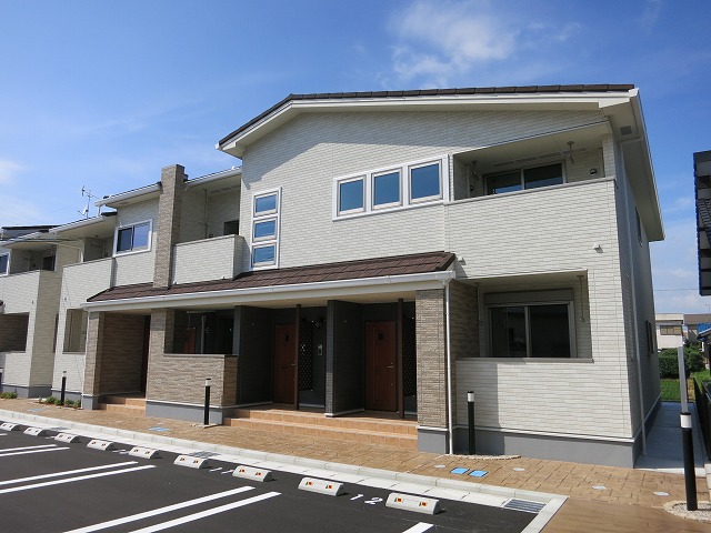 Fachada de エンブレイス　今川Ｃ