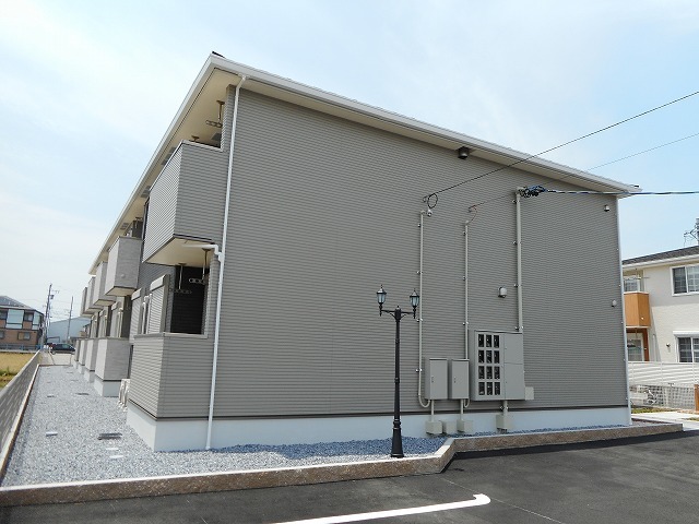 Fachada de アソシエ