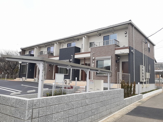 Fachada de トルナール