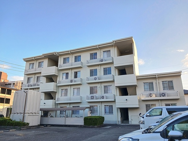 Fachada de ヴィラオオワキ